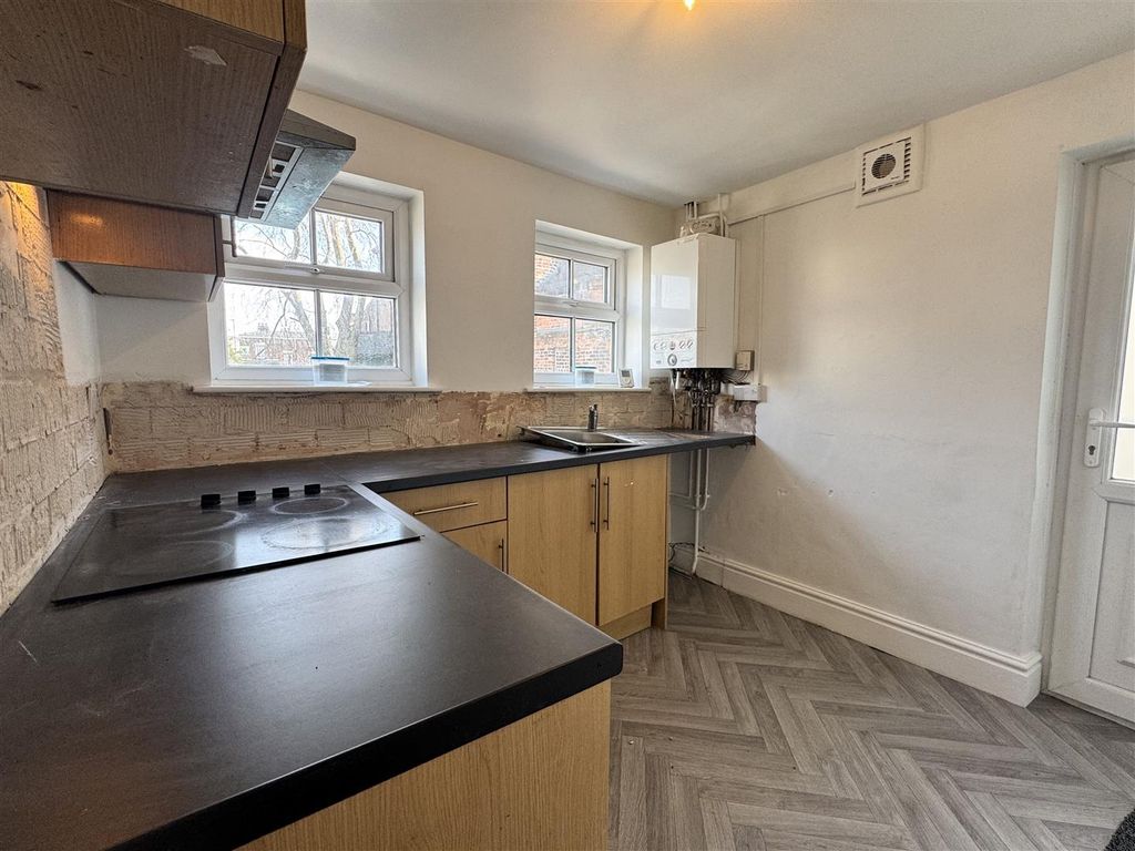 Property photo 2 of 19 Kitchen