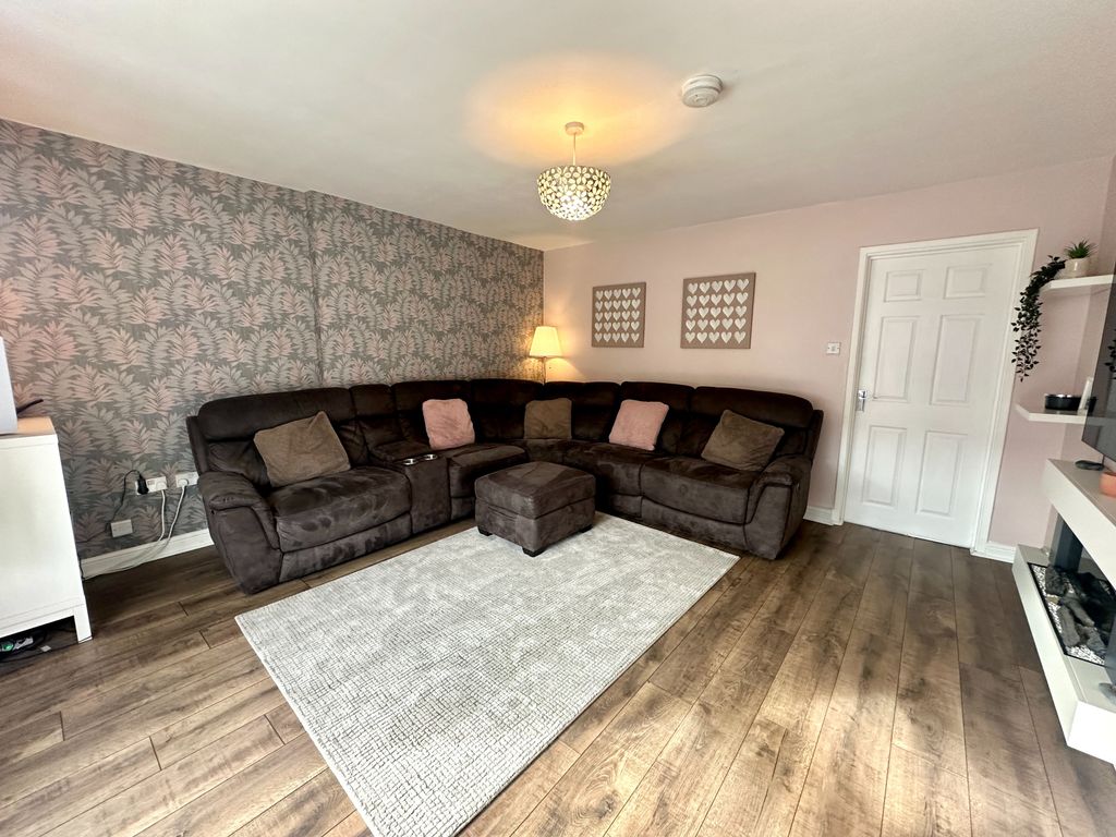 Property photo 2 of 23