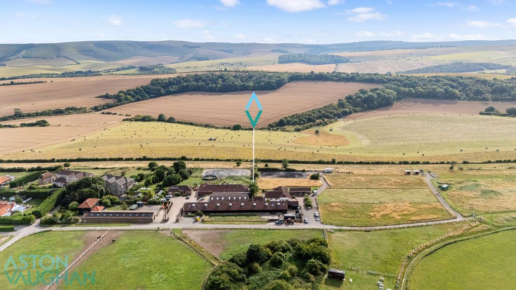 Property photo 3 of 8 4904422