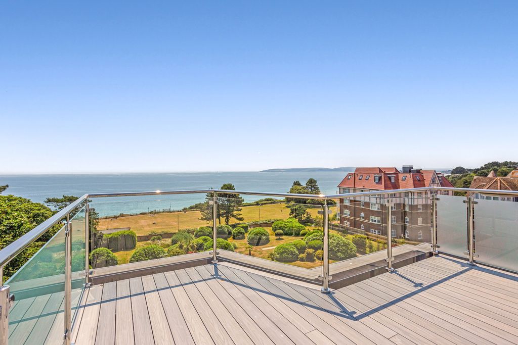 Property photo 1 of 17 Roof Terrace