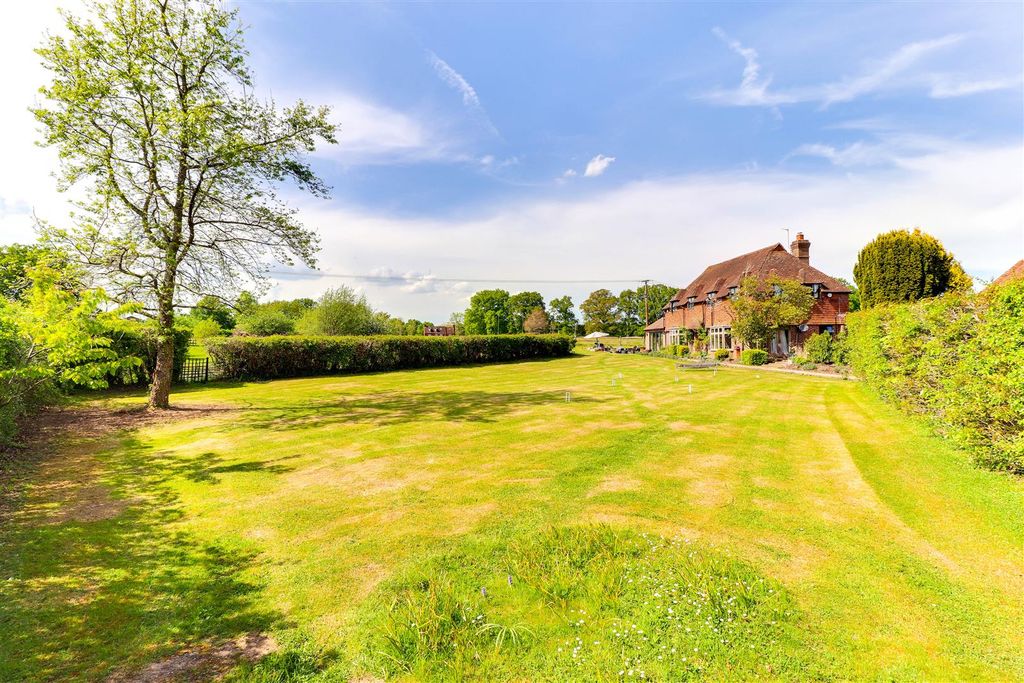 Property photo 2 of 32 Front Aspect 1.4.Jpg