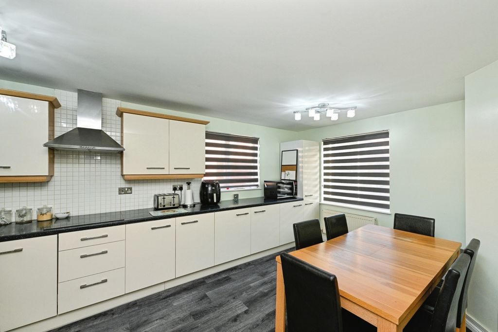 Property photo 3 of 22 Pbox-Img.Jpg