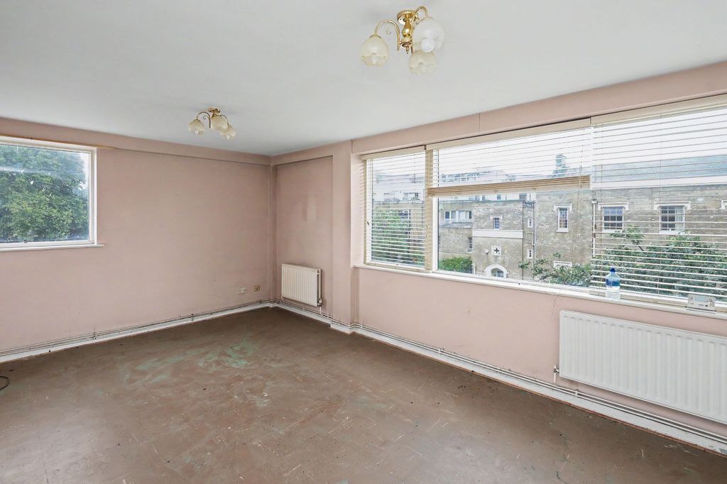 Property photo 3 of 18 Flat 6, Charles Allen House, 22 Amwell Street, Clerkenwell, London Ec1R 1Xu