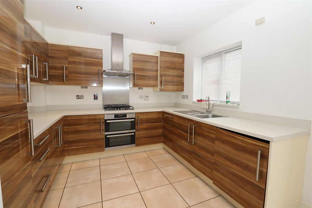 Property photo 2 of 12 Kitchen/Dining Room