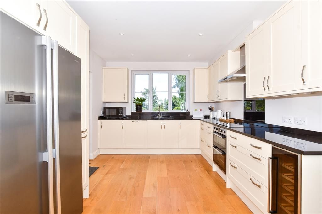 Property photo 2 of 15 Kitchen