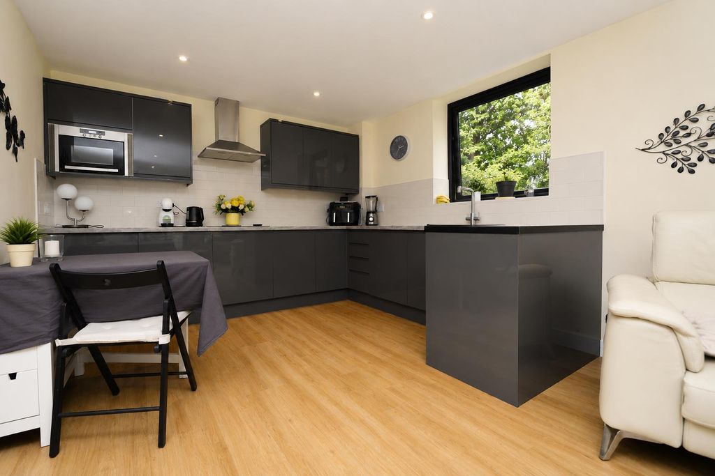 Property photo 3 of 11 Kitchen.Jpg