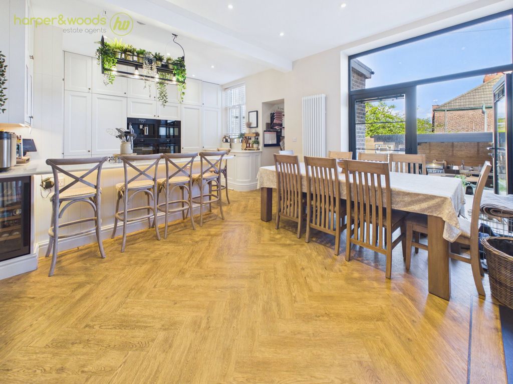 Property photo 2 of 48