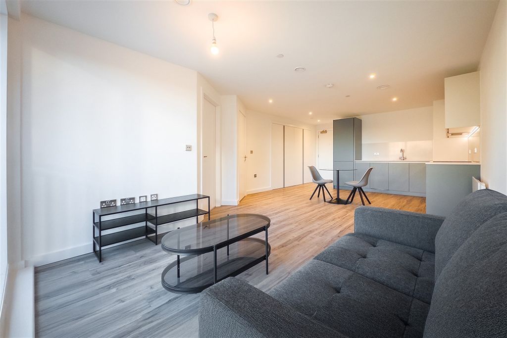 Property photo 2 of 8 (Main)