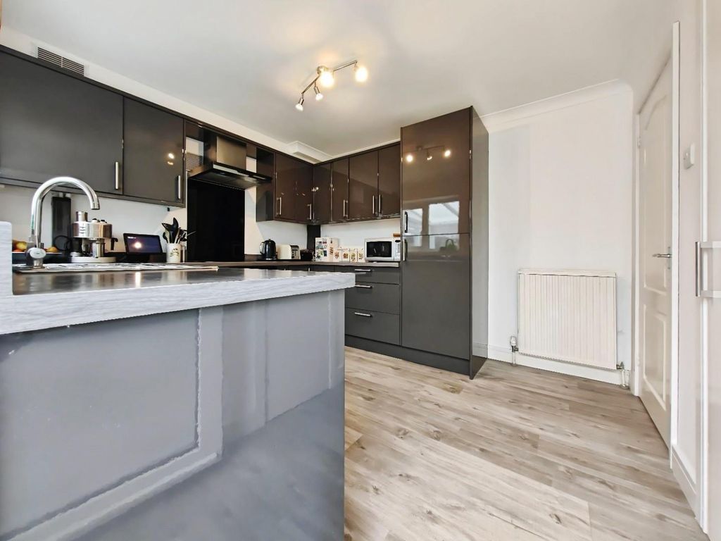 Property photo 2 of 19 7A6d126d-1000003807.Jpg