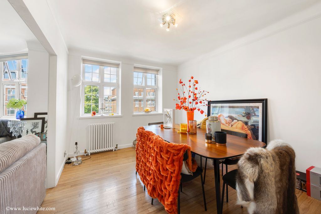 Property photo 3 of 11 Dining Room/Bedroom 3