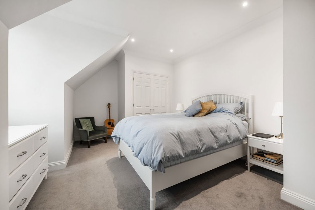 Additional image 14 of 5 bed detached house for saleHine Close, Coulsdon CR5