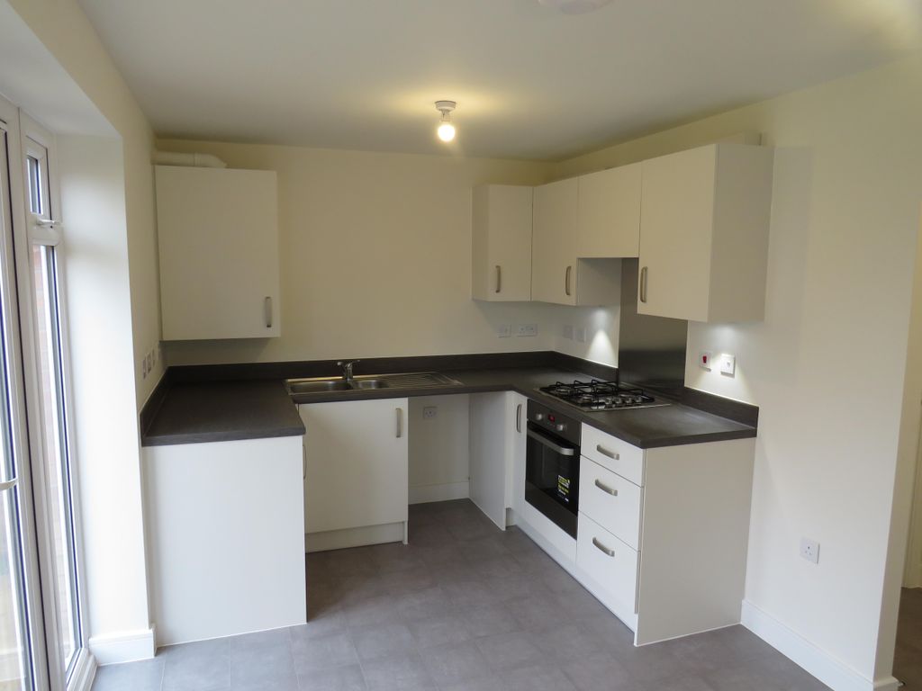 Property photo 3 of 11 Kitchen