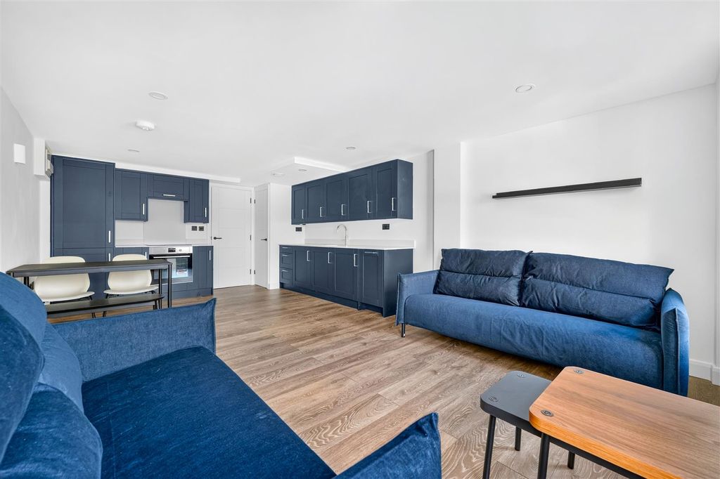 Property photo 3 of 24 Reception/Kitchen