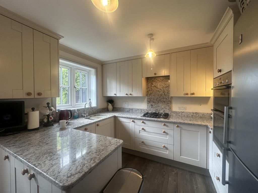 Property photo 3 of 10 Kitchen