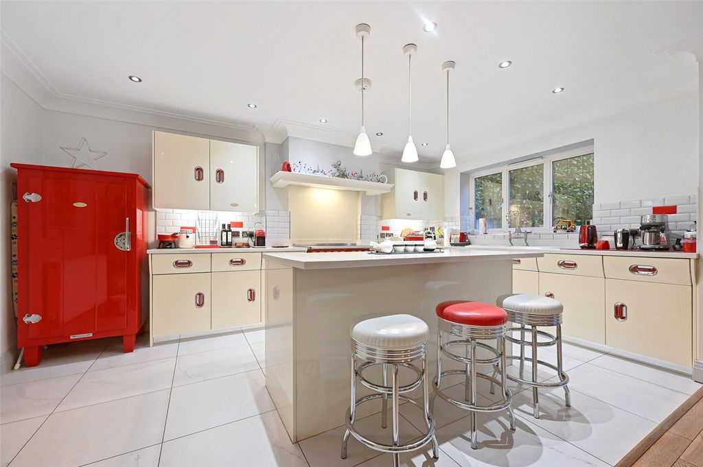 Property photo 2 of 14 Picture No. 10