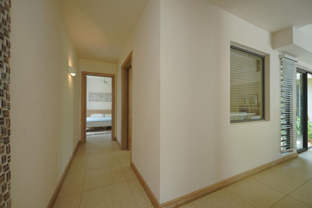Property photo 2 of 31