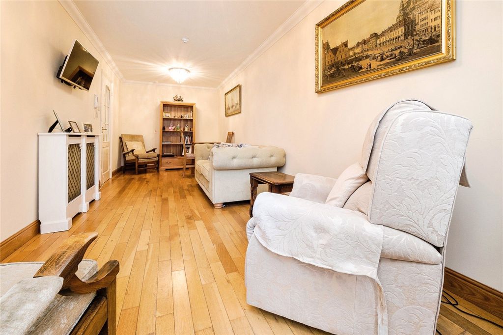 Property photo 2 of 9 Lounge