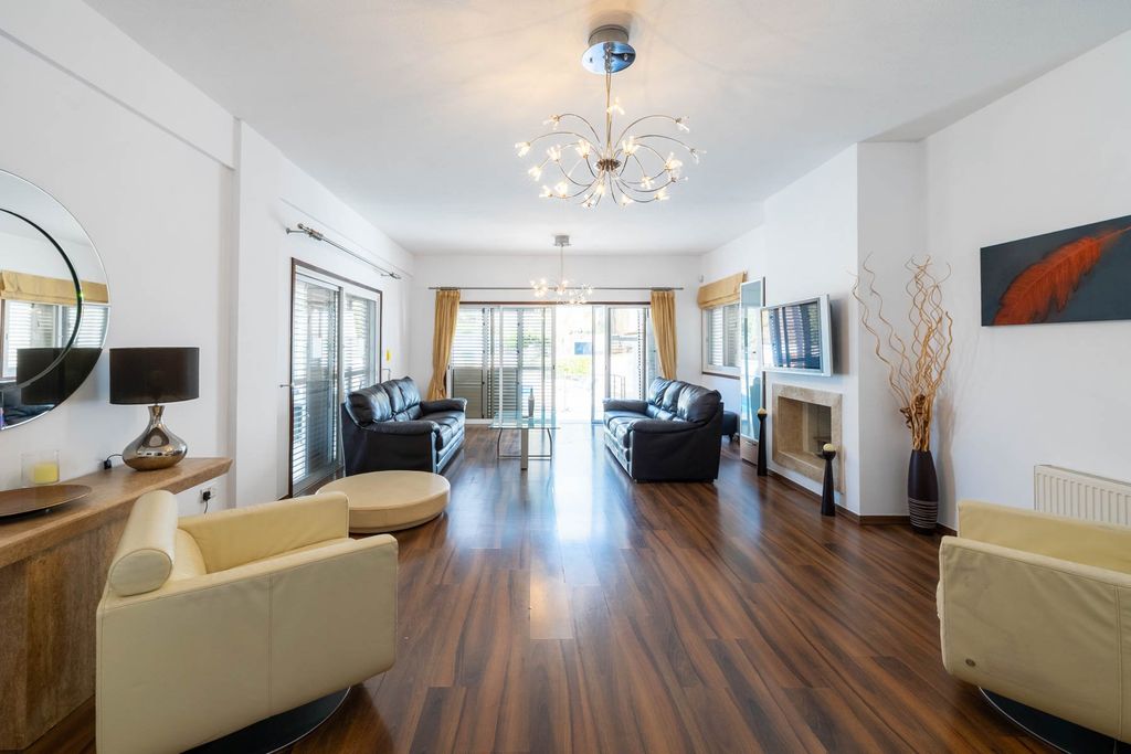 Property photo 1 of 30