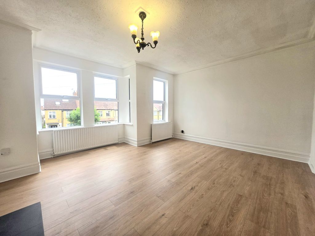 Property photo 3 of 7 3
