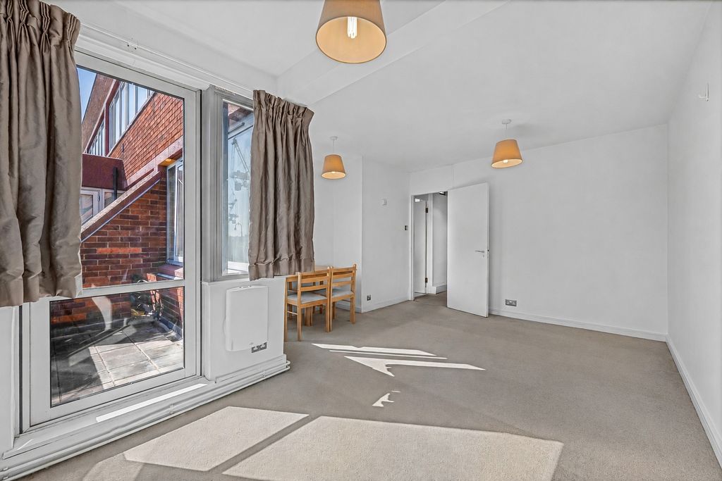 Property photo 3 of 11 Picture No. 15