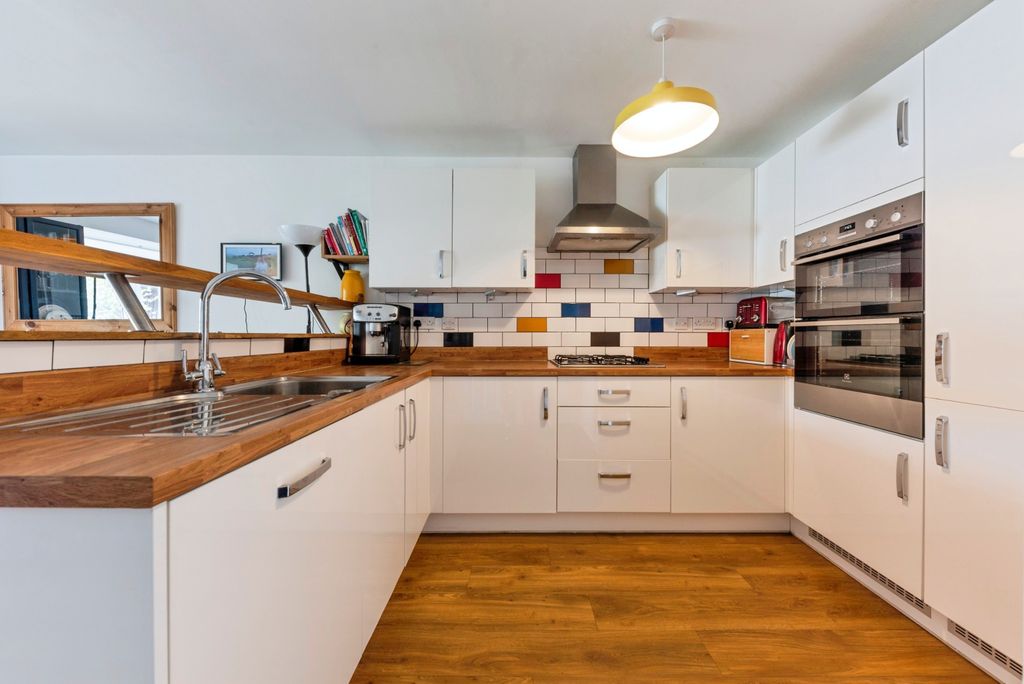 Property photo 3 of 20 4_Penrhyn_Way-28