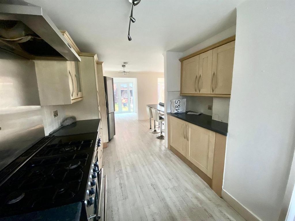 Property photo 3 of 14 Kitchen 2.Jpg