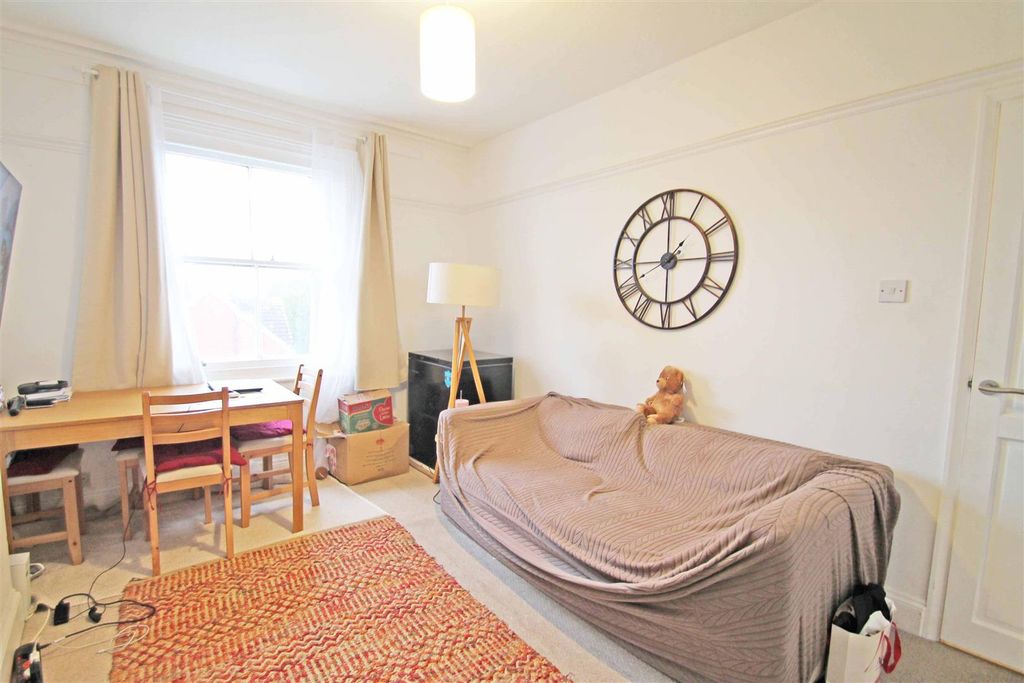 Property photo 3 of 7 Living Room