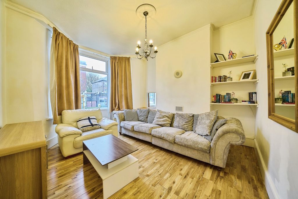 Property photo 3 of 19 Pbox-Img.Jpg