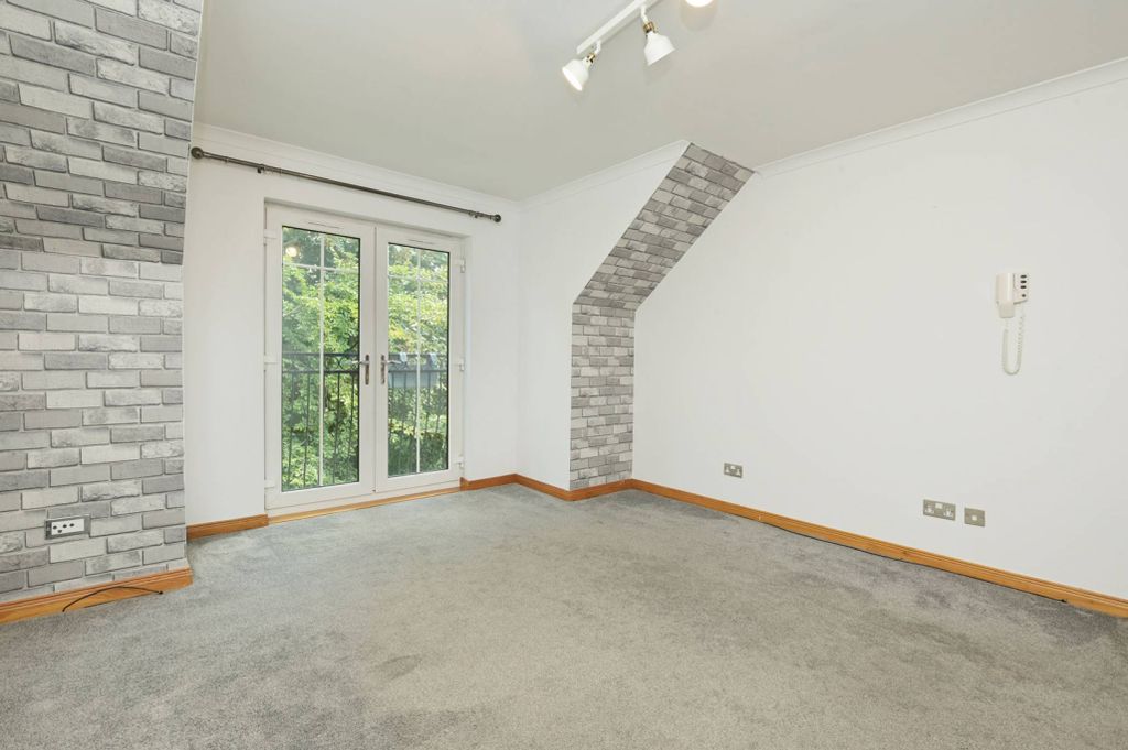Property photo 3 of 27
