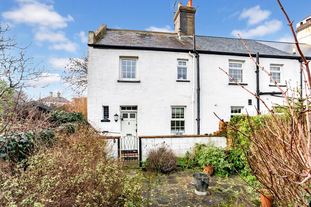 Property photo 1 of 21 Front