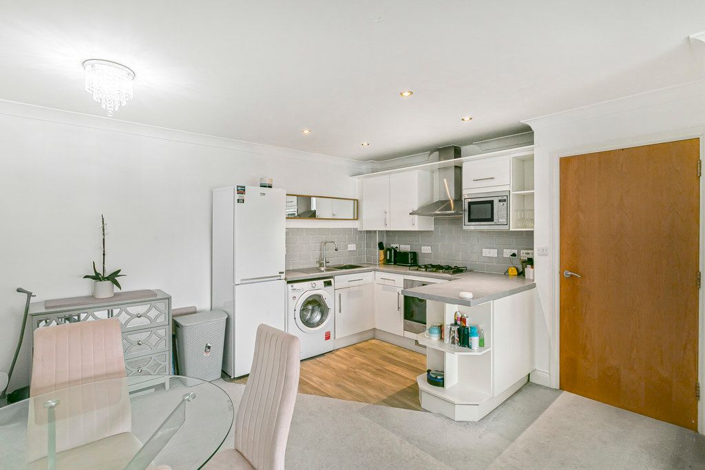 Property photo 3 of 10 Kitchen