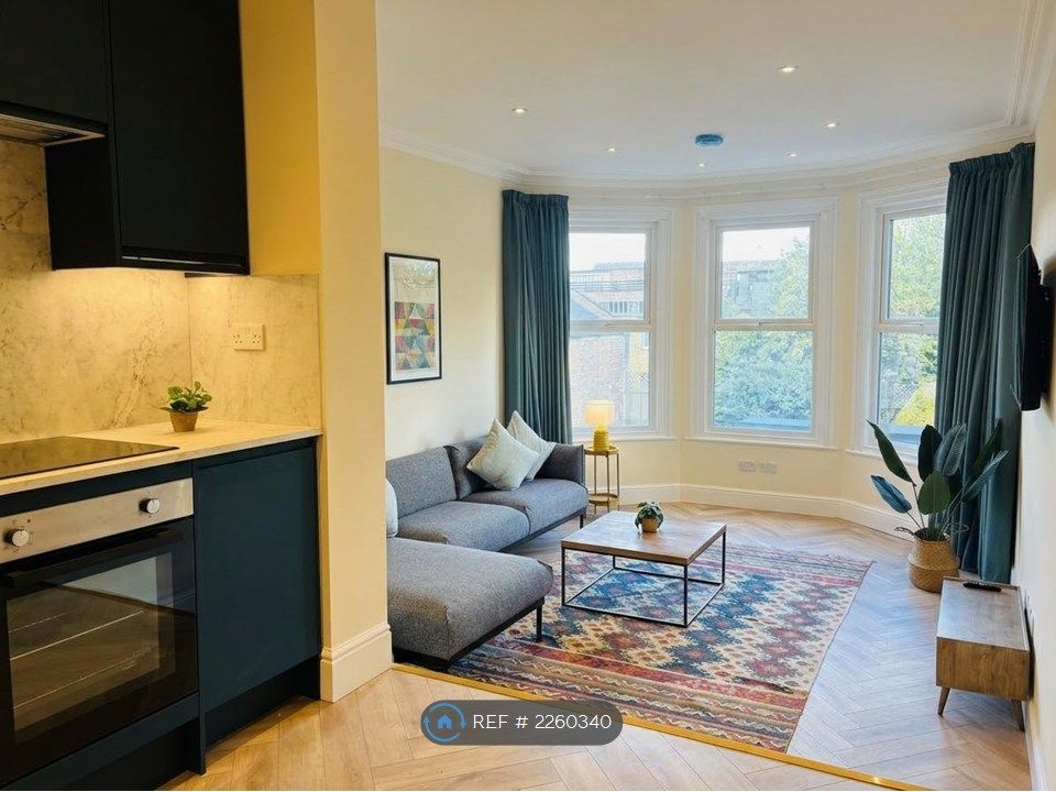 Property photo 2 of 7 Lounge & Kitchen