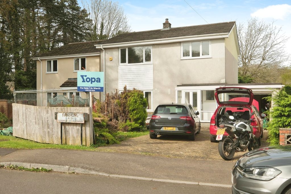 Property photo 1 of 20 19Fairholme-03