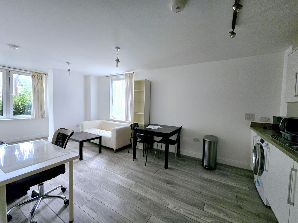 Property photo 2 of 9