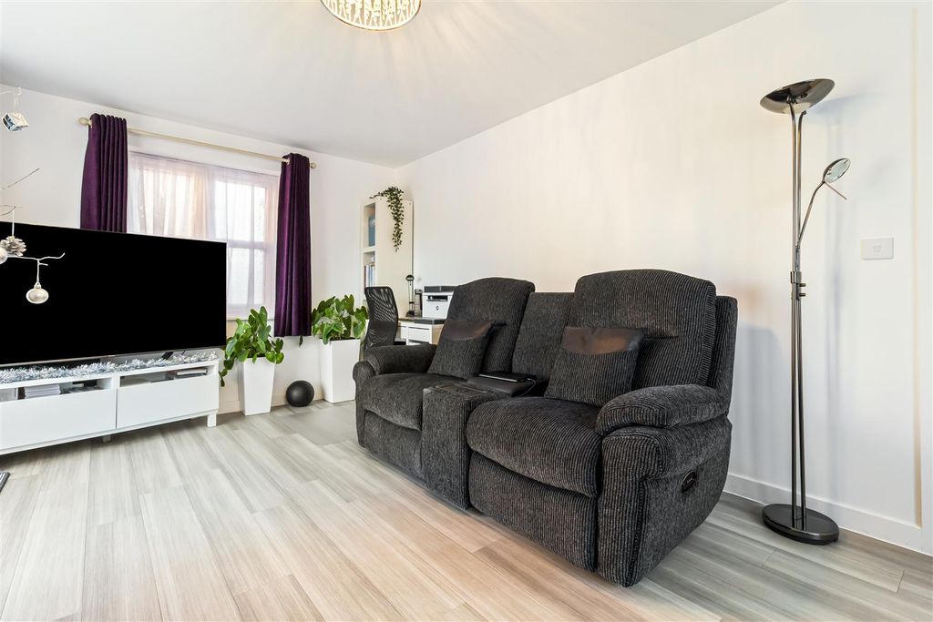 Property photo 3 of 21 2 Matheson Place-002.Jpg