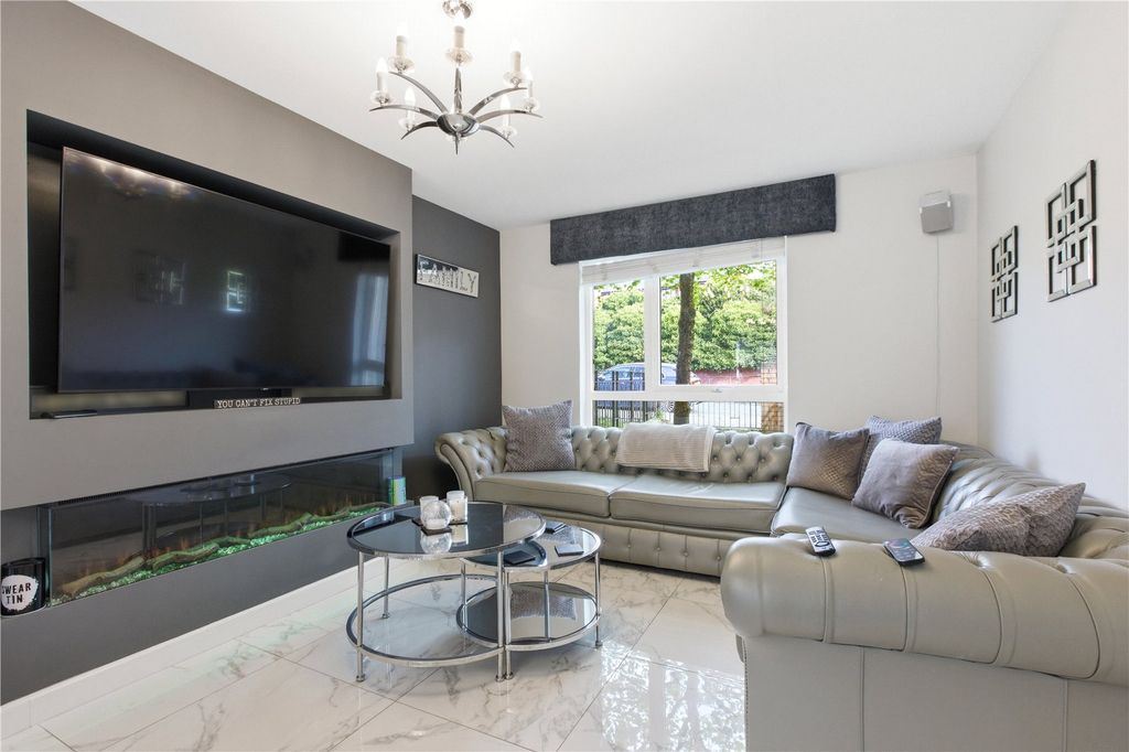 Property photo 2 of 15 Lounge