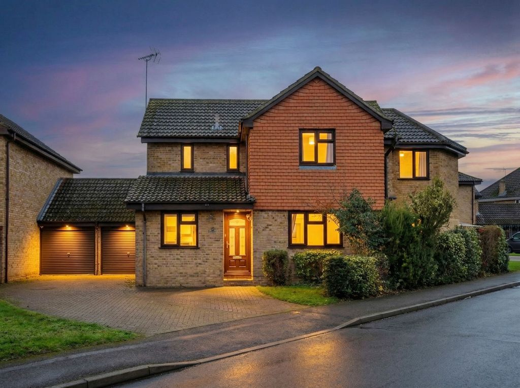 Property photo 1 of 16 Dorset Way