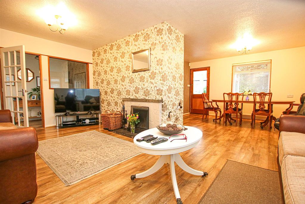 Property photo 2 of 17 Img_4973 Lvg 2.Jpg