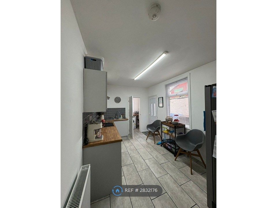 Property photo 1 of 9 Kitchen