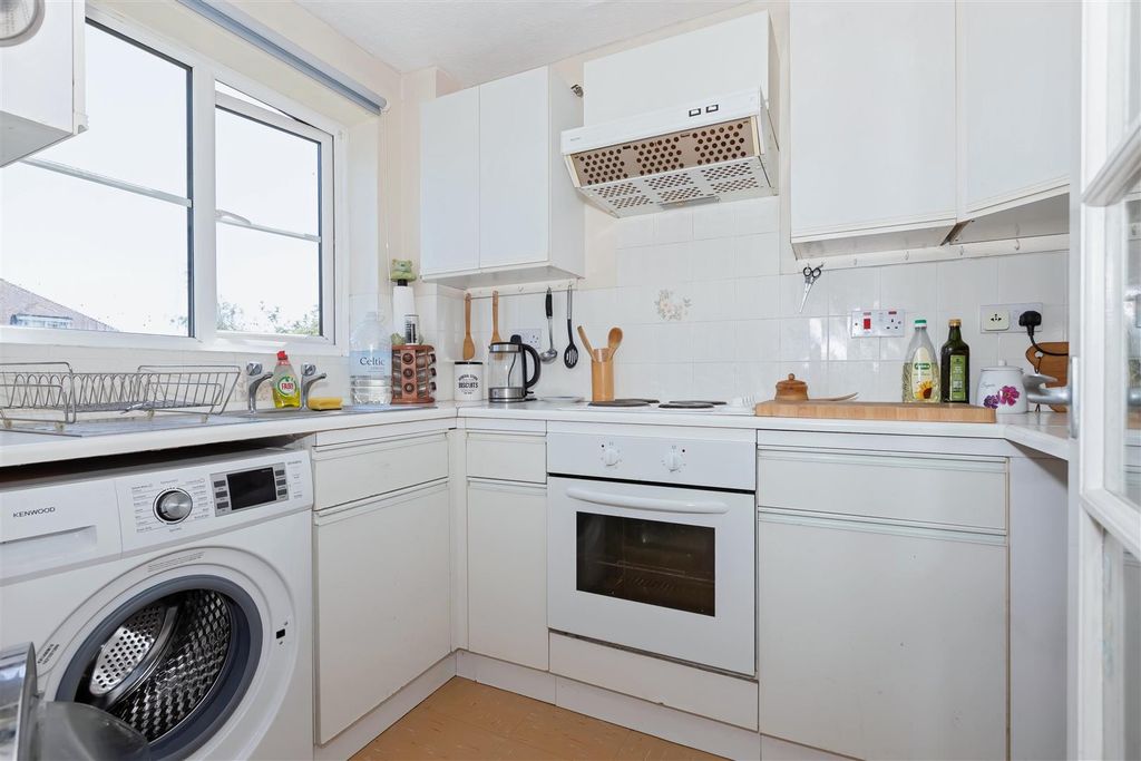 Property photo 3 of 9 For Sale By Aspire Residential - Dorking Court