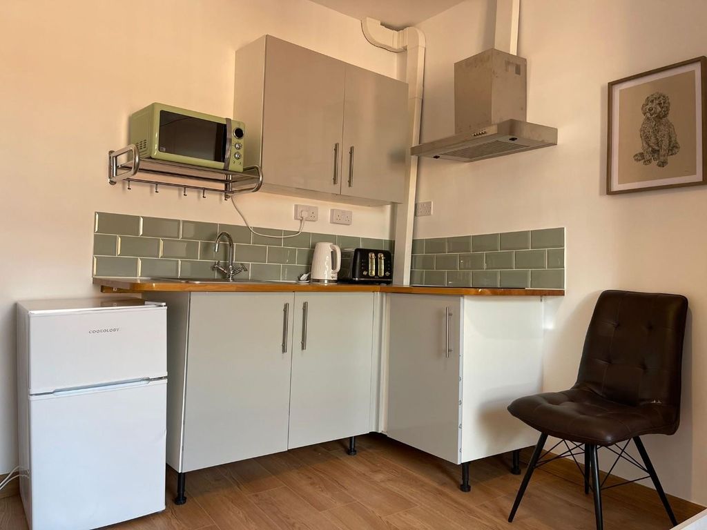 Property photo 1 of 7 Studio 6.Jpeg