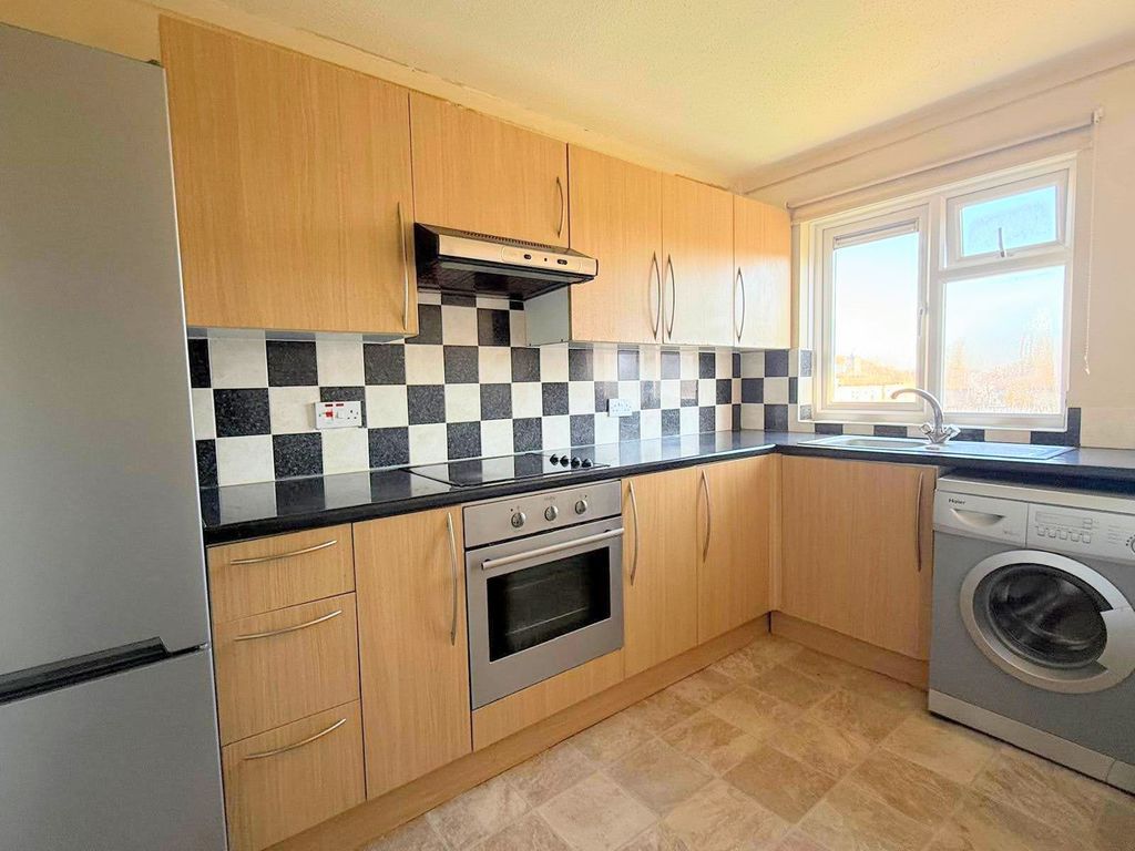 Property photo 3 of 5 Photo 4