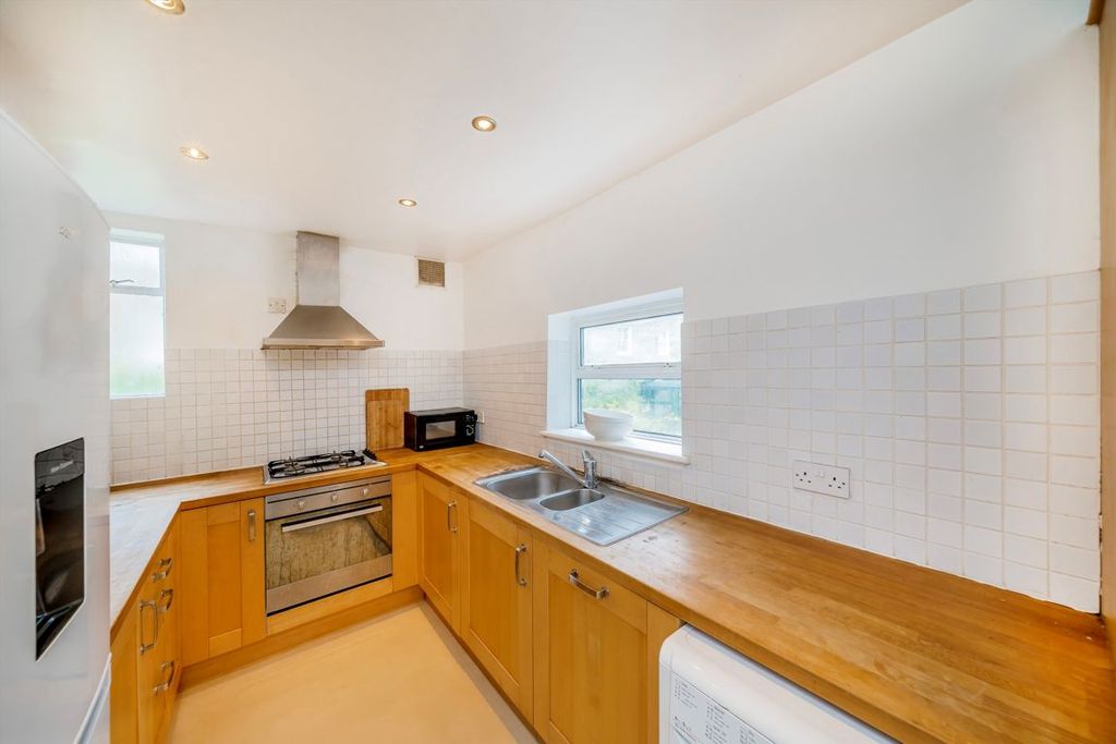 Property photo 3 of 4