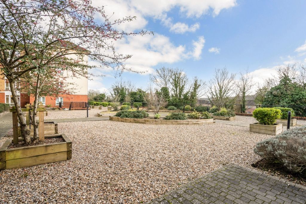 Property photo 3 of 6 Courtyard
