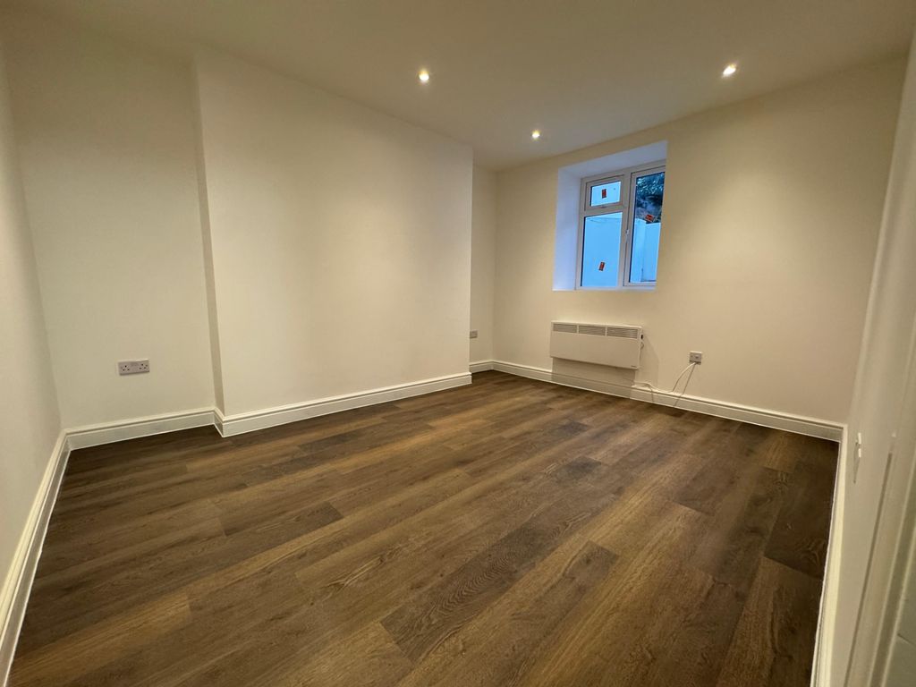 Property photo 2 of 15 Room 1