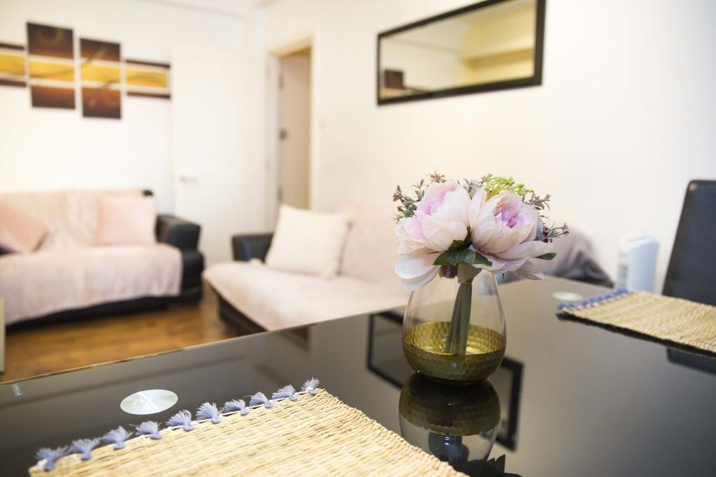 Property photo 1 of 7 Reception