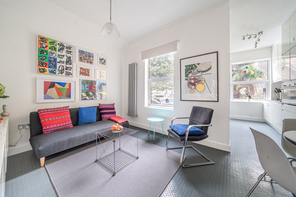 Property photo 2 of 14 1359907-12-68De93...