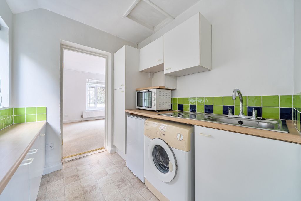 Property photo 3 of 10 1386315-6-692Ed03...