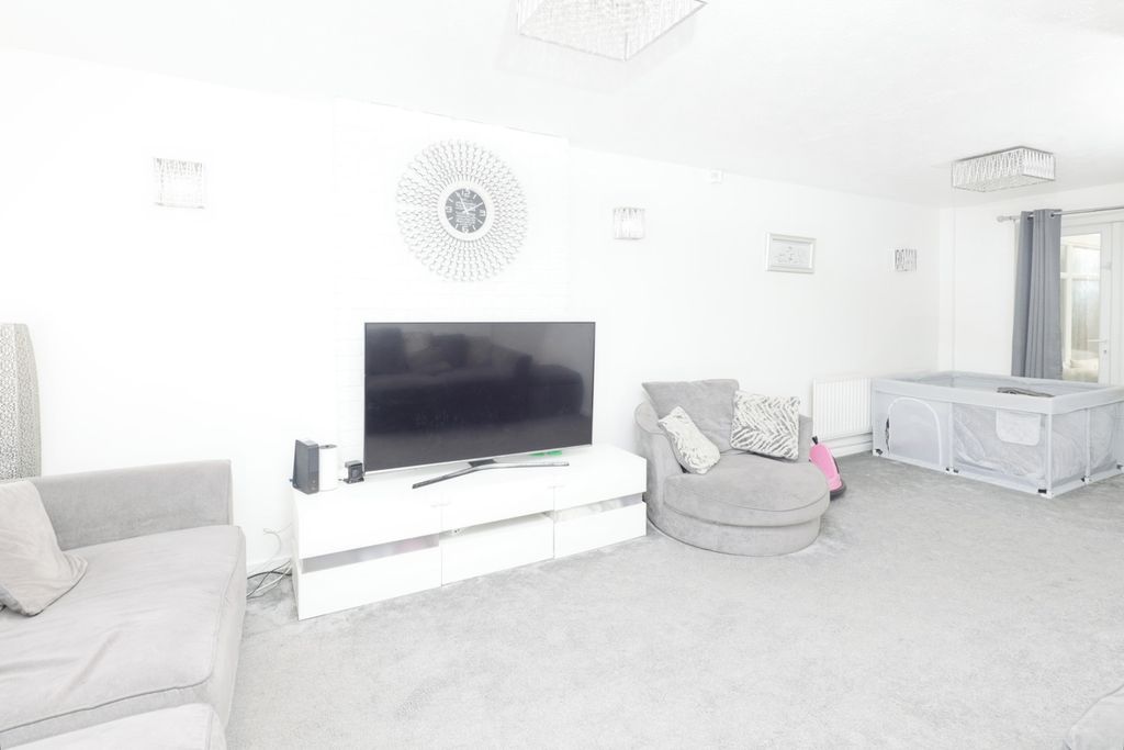 Property photo 2 of 17 Photo