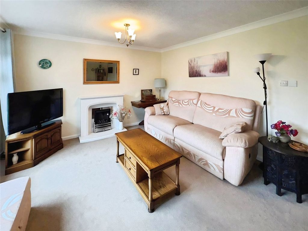 Property photo 2 of 11 Living